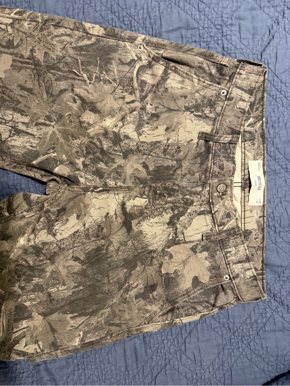 Hollister Men’s Camo Cargo Pants – Size w30/32L